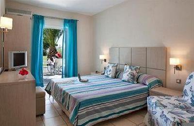 фото отеля Dionysos Sea Side Resort Mylopotas
