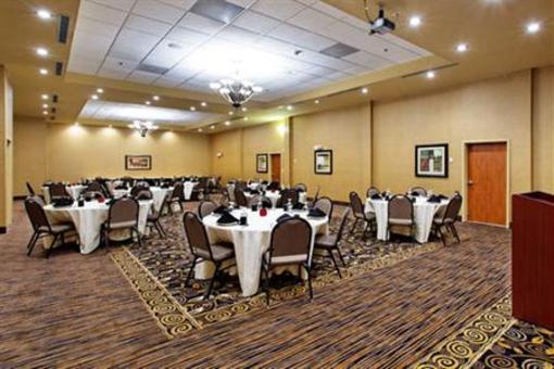 фото отеля Holiday Inn Batesville