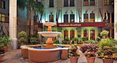 фото отеля Wyndham Riverfront New Orleans