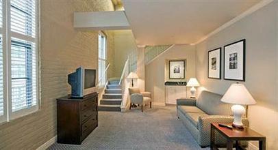 фото отеля Wyndham Riverfront New Orleans