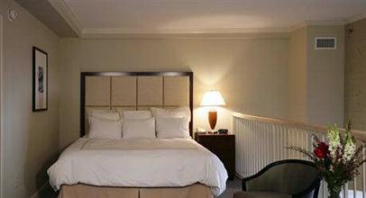 фото отеля Wyndham Riverfront New Orleans