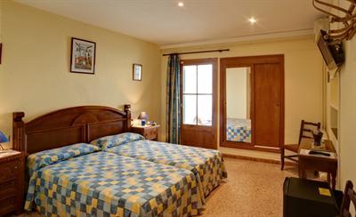 фото отеля Hostal Colonial Ses Salines