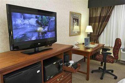 фото отеля Hampton Inn & Suites Rockville Centre