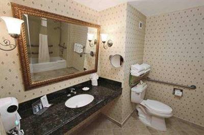 фото отеля Hampton Inn & Suites Rockville Centre