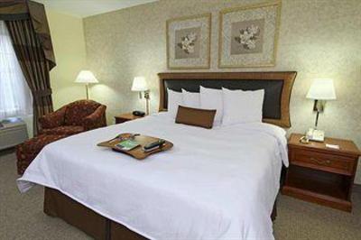 фото отеля Hampton Inn & Suites Rockville Centre