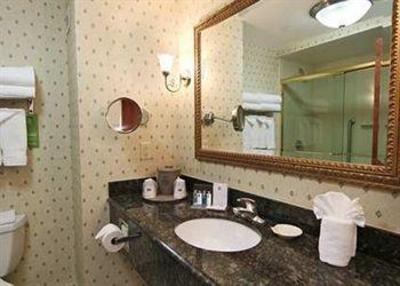 фото отеля Hampton Inn & Suites Rockville Centre