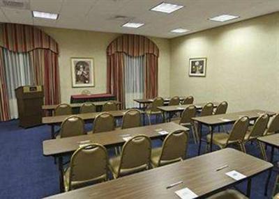 фото отеля Hampton Inn & Suites Rockville Centre