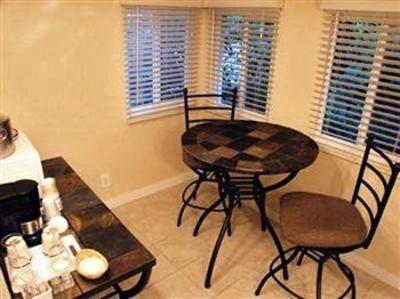 фото отеля Mary's Resort Fort Lauderdale