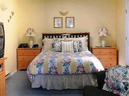 фото отеля Salty Towers Ocean Front Cottages