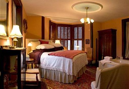 фото отеля High Meadows Vineyard Inn