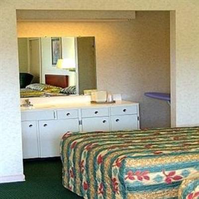 фото отеля Parkway Inn Newport