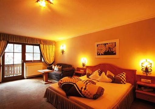 фото отеля Hotel Mandarfner Hof Sankt Leonhard in Pitztal