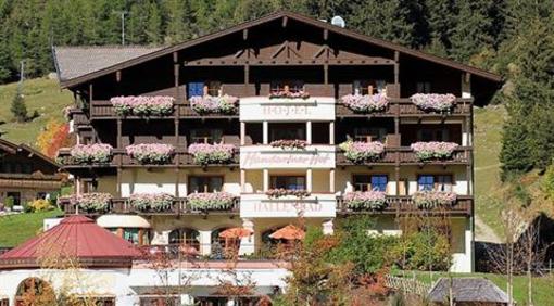фото отеля Hotel Mandarfner Hof Sankt Leonhard in Pitztal