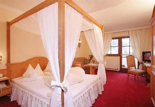 фото отеля Hotel Mandarfner Hof Sankt Leonhard in Pitztal