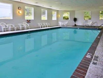 фото отеля Super 8 Hotel Petoskey