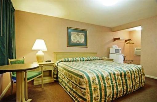 фото отеля Americas Best Value Inn Brooklyn/Danielson