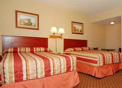 фото отеля Econo Lodge MacArthur Airport