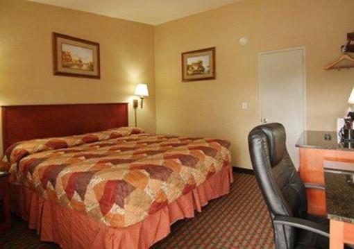 фото отеля Econo Lodge MacArthur Airport
