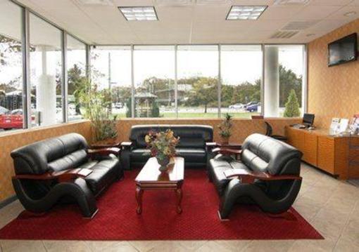 фото отеля Econo Lodge MacArthur Airport