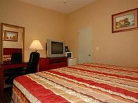 Econo Lodge MacArthur Airport