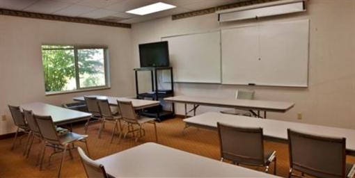 фото отеля GuestHouse Inn & Suites Wilsonville