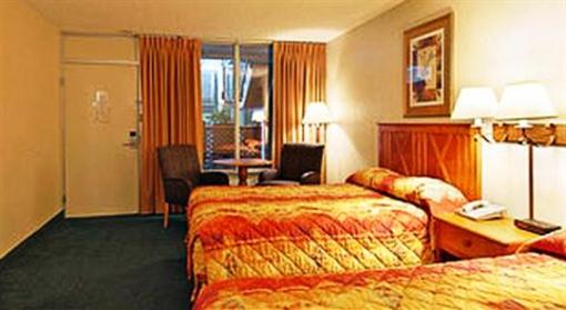фото отеля Guesthouse Inn & Suites Emporia (Kansas)