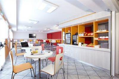 фото отеля Premiere Classe Tarbes Est - Parc des Expositions