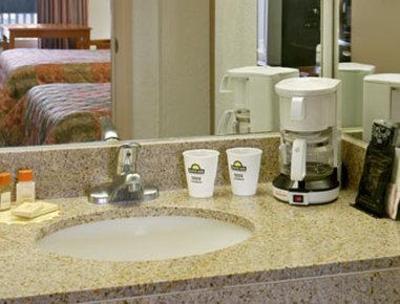 фото отеля Days Inn Savannah-Abercorn Southside