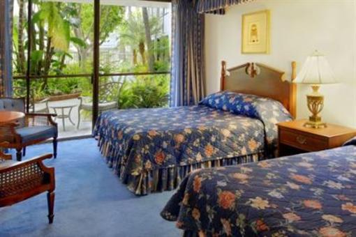 фото отеля Town and Country Resort Hotel