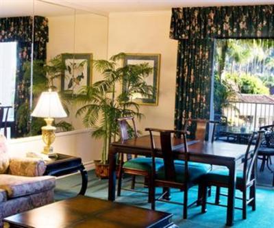 фото отеля Town and Country Resort Hotel