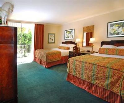 фото отеля Town and Country Resort Hotel