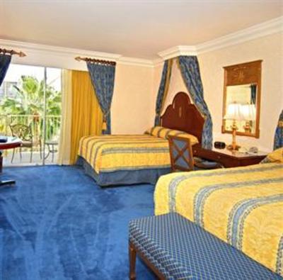 фото отеля Town and Country Resort Hotel