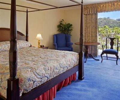 фото отеля Town and Country Resort Hotel