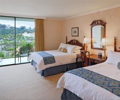 фото отеля Town and Country Resort Hotel