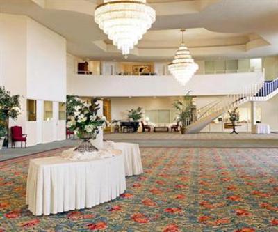 фото отеля Town and Country Resort Hotel