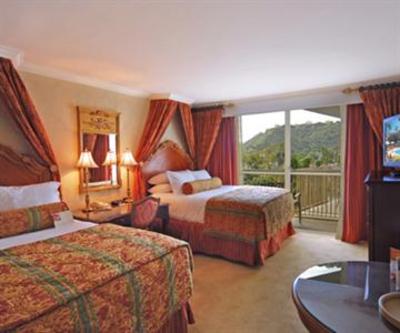 фото отеля Town and Country Resort Hotel