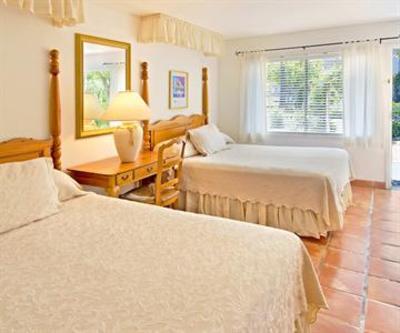 фото отеля Town and Country Resort Hotel