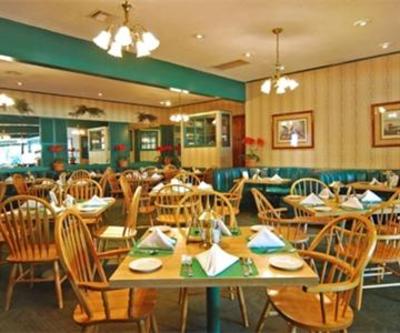 фото отеля Town and Country Resort Hotel