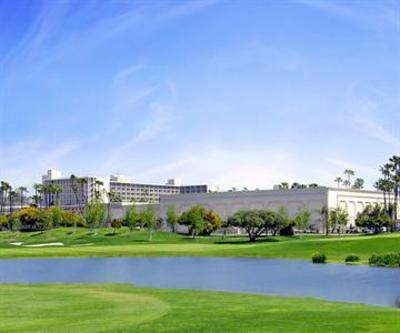 фото отеля Town and Country Resort Hotel