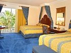 фото отеля Town and Country Resort Hotel