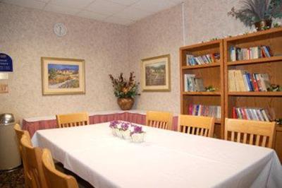 фото отеля BEST WESTERN PLUS InnSuites Airpark Ontario Hotel & Suites