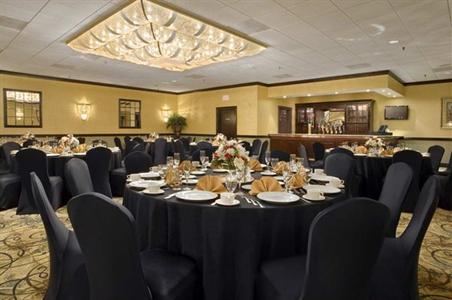 фото отеля Hilton Hotel Woodbridge Iselin
