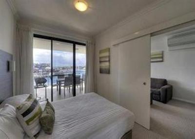 фото отеля Quality Suites Crest Mandurah