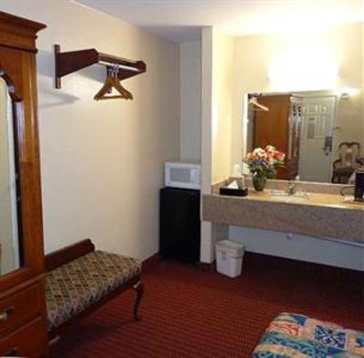фото отеля Economy Inn Express Warren