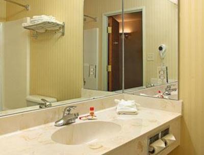 фото отеля Rodeway Inn Whitehall