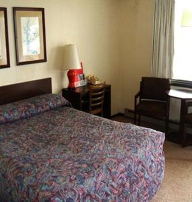фото отеля Red Carpet Inn Oskaloosa