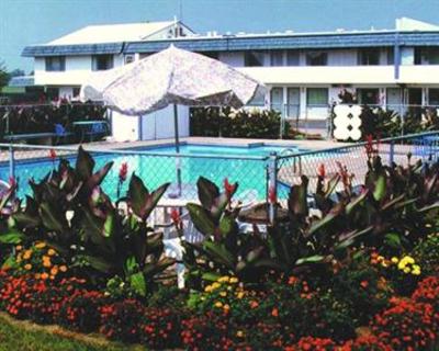 фото отеля Red Carpet Inn Oskaloosa