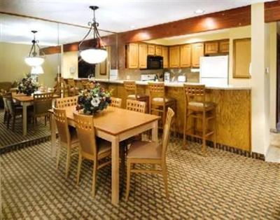 фото отеля Whispering Woods Hotel Welches