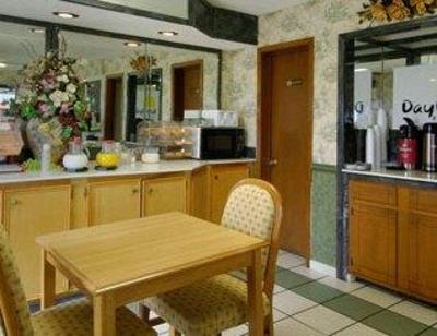 фото отеля Days Inn Forest