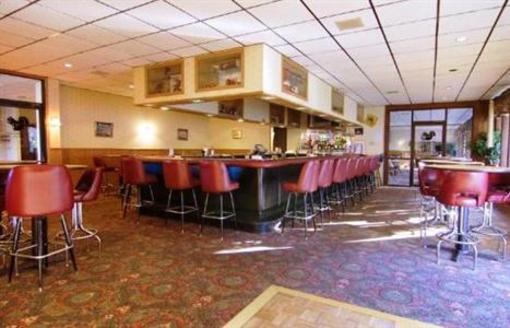 фото отеля Americas Best Value Voyageur Inn